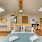 Arve, Alpes Agency, Chamonix, Sleeps 10 * Chamonix