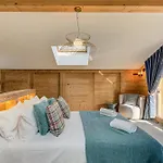 Arve, Alpes Agency, Chamonix, Sleeps 10 Chalet