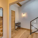 Arve, Alpes Agency, Chamonix, Sleeps 10 * Chamonix