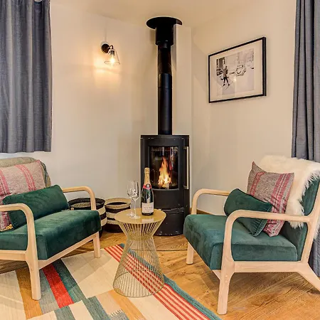 Arve, Alpes Agency, Chamonix, Sleeps 10