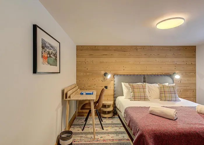 Arve, Alpes Agency, Chamonix, Sleeps 10 Chalet *