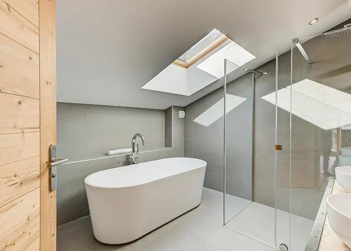 Arve, Alpes Agency, Chamonix, Sleeps 10 * Chamonix